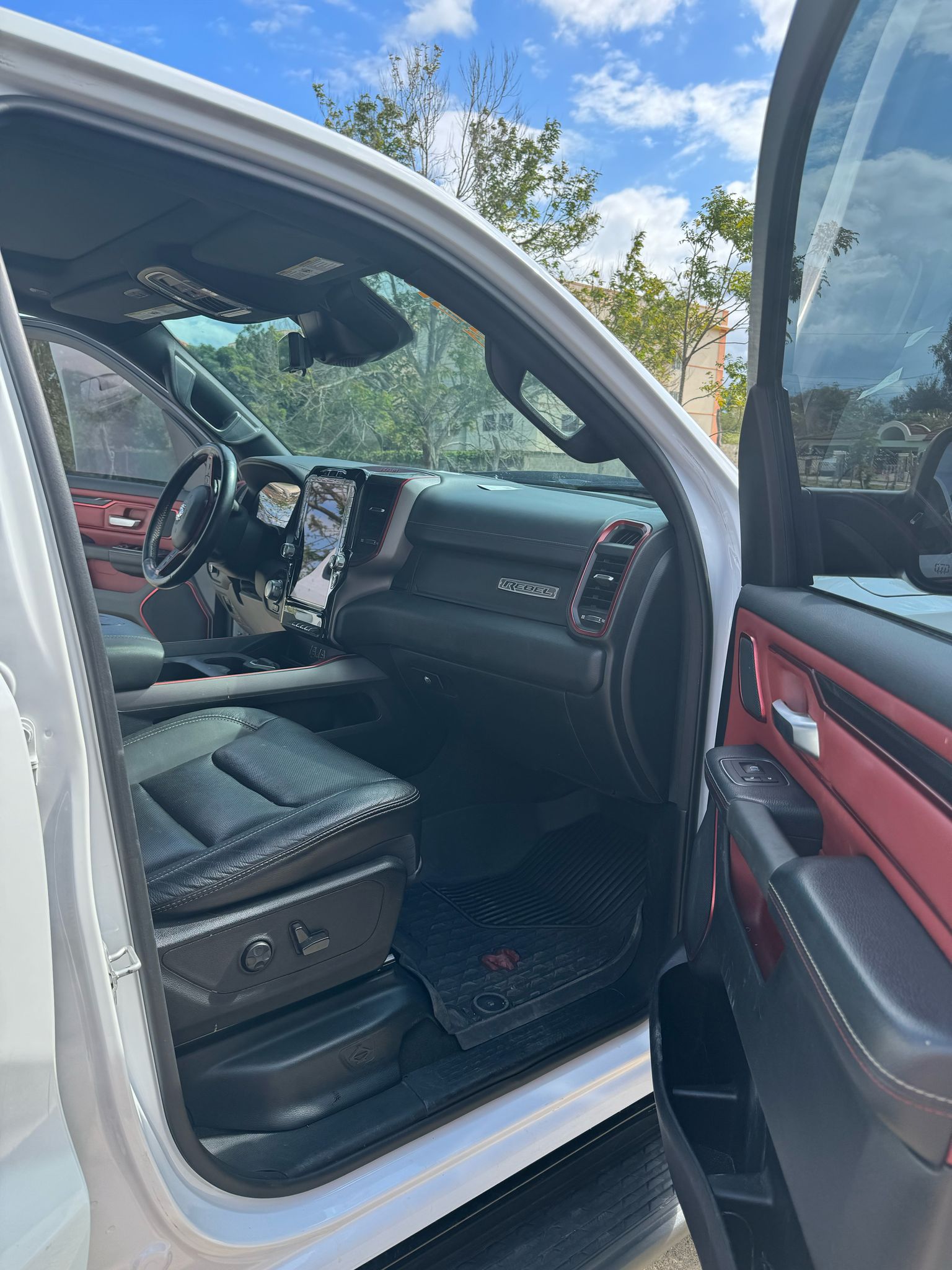 jeepetas y camionetas - Se vende de oportunidad Camioneta de alta gama 8