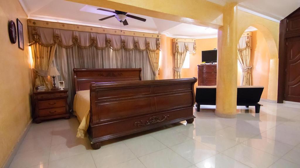 casas - vendo hermosa mansión en arroyo hondo  6