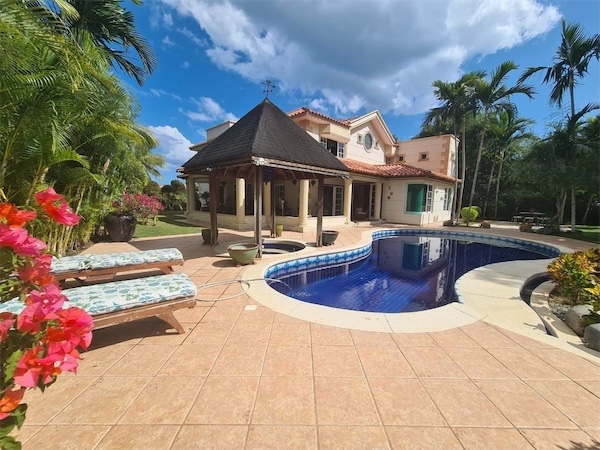 casas vacacionales y villas - Venta de Villa en metro country club, Juan Dolio República Dominicana 0