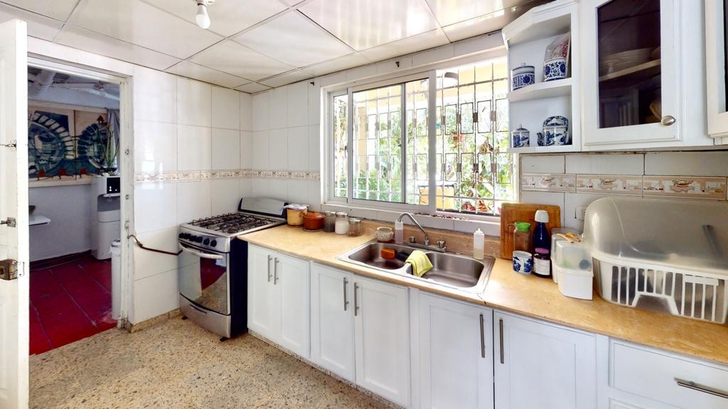 casas - Vendo casa en la zona Universitaria 
Residencial cerrado
290 mst
RD$18,000,000 5