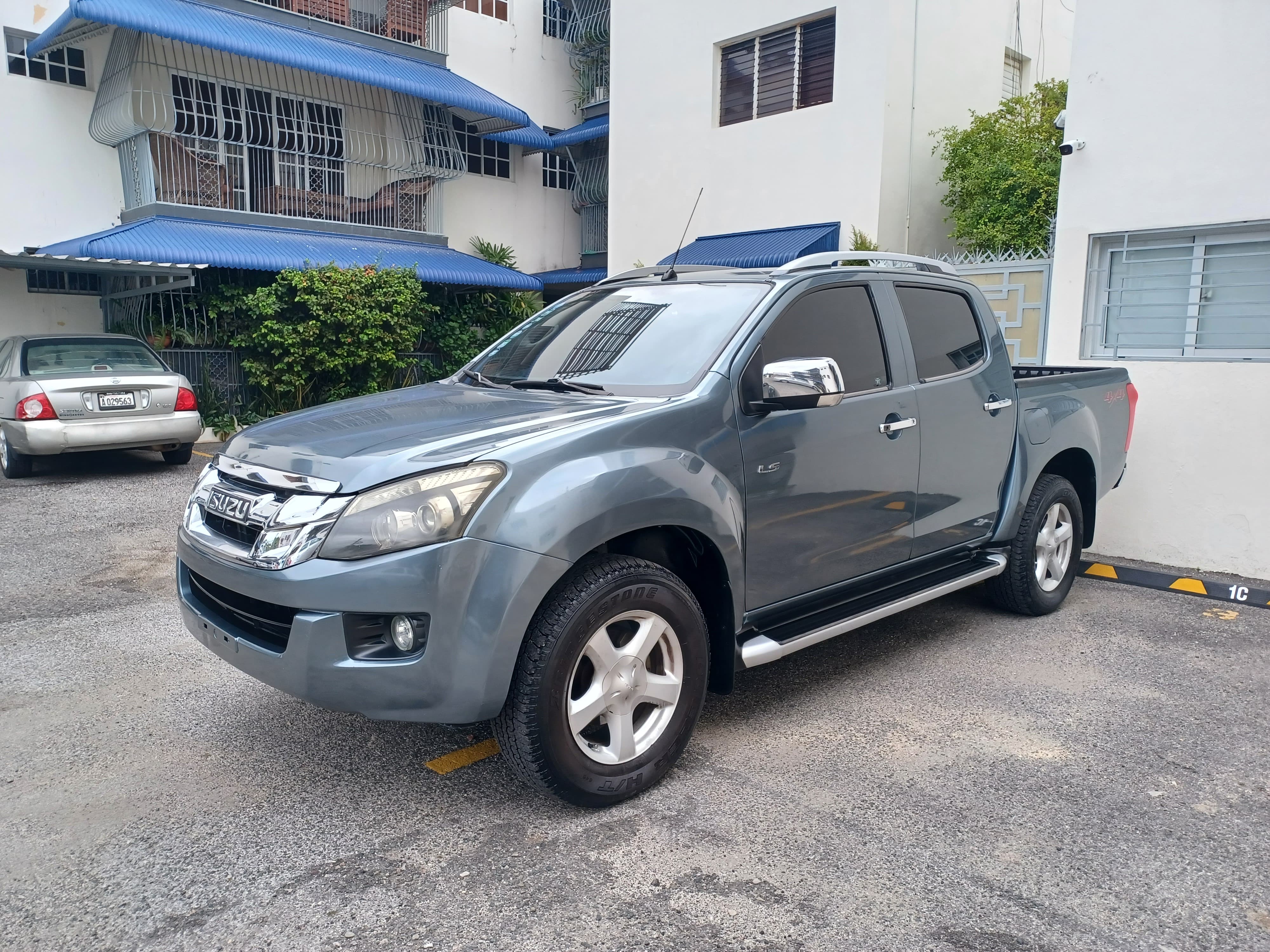 jeepetas y camionetas - Isuzu D’MAX 2013