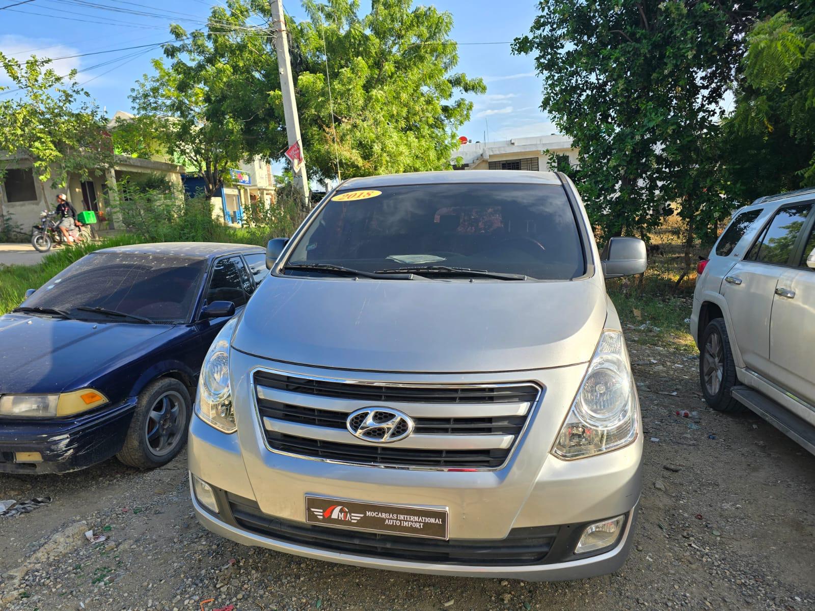 jeepetas y camionetas - HIUNDAY STAREX 0