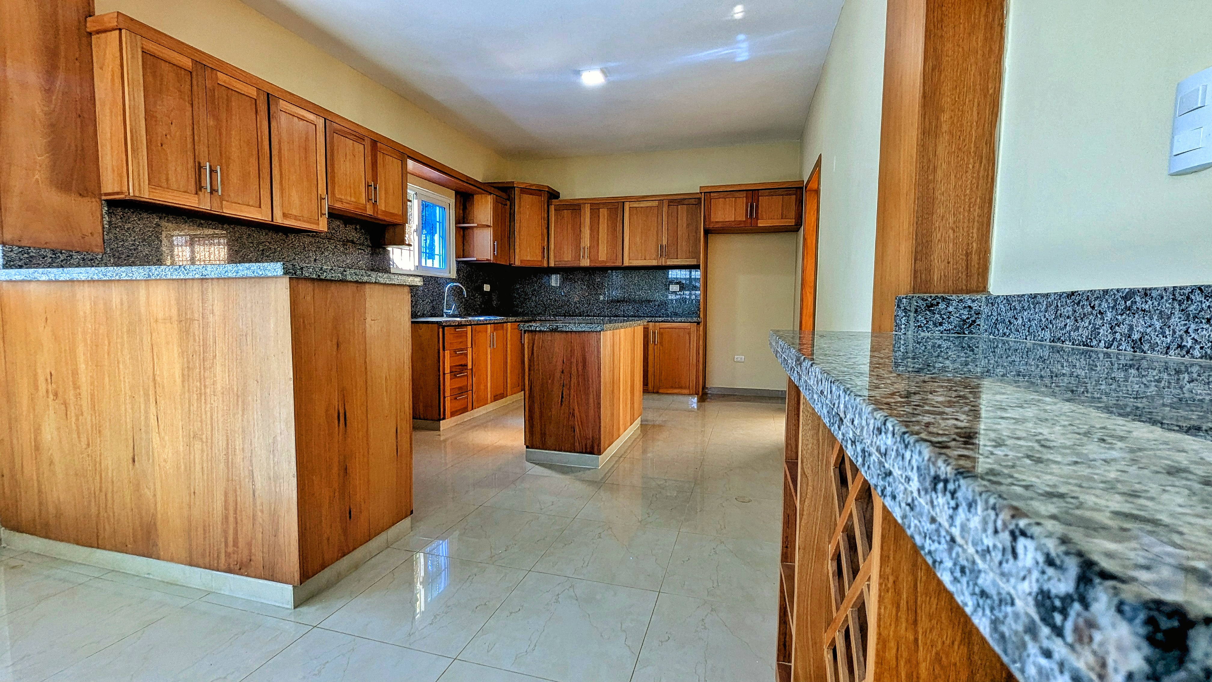 casas - Hermosa y amplia casa, espera por Tí.  3