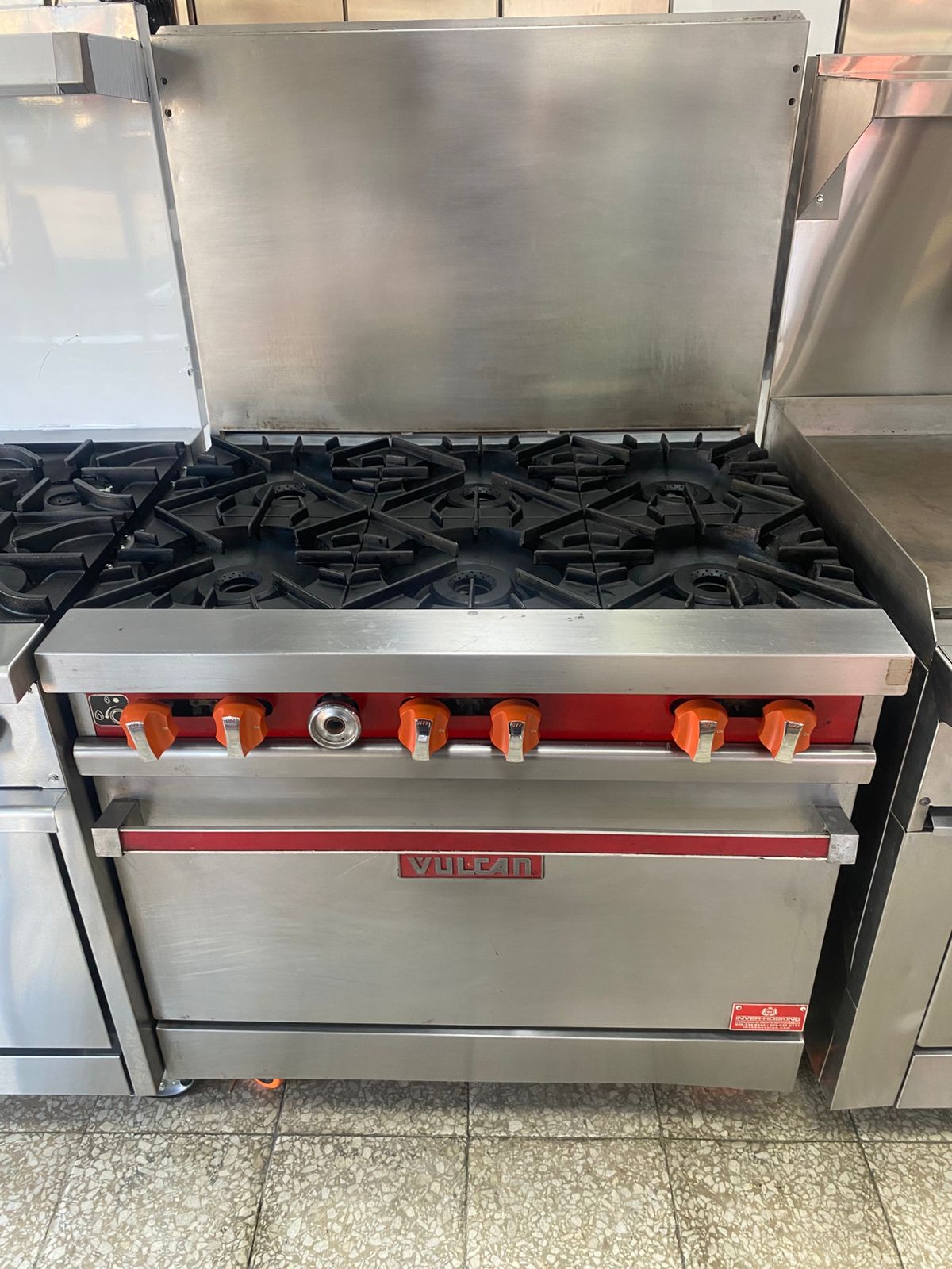 equipos profesionales - Vulcan, Estufa de 6 Honillas con Horno 2