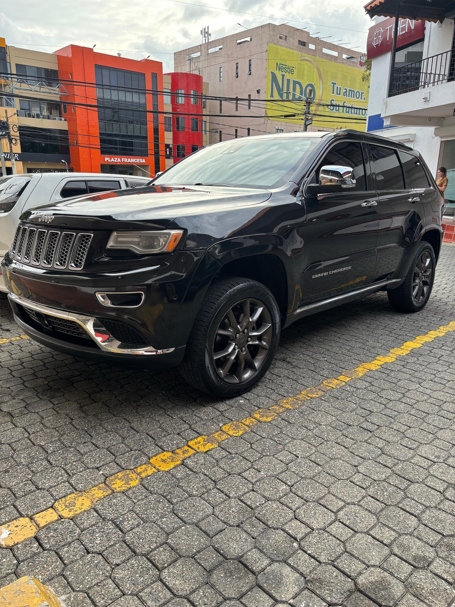 jeepetas y camionetas - Jeep  grand Cherokee summit 2015  como nueva 