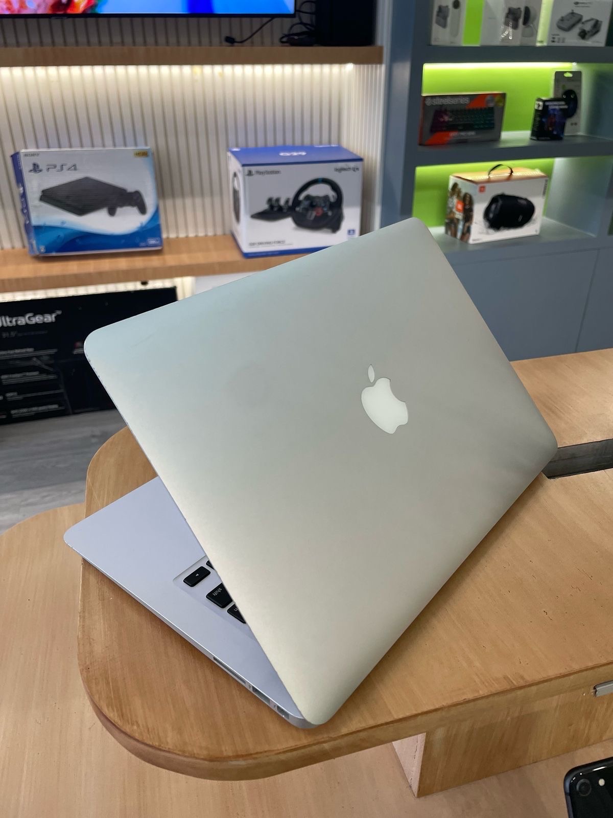 computadoras y laptops - MacBook Air 2017 i5 8Gb de ram 128Gb 4