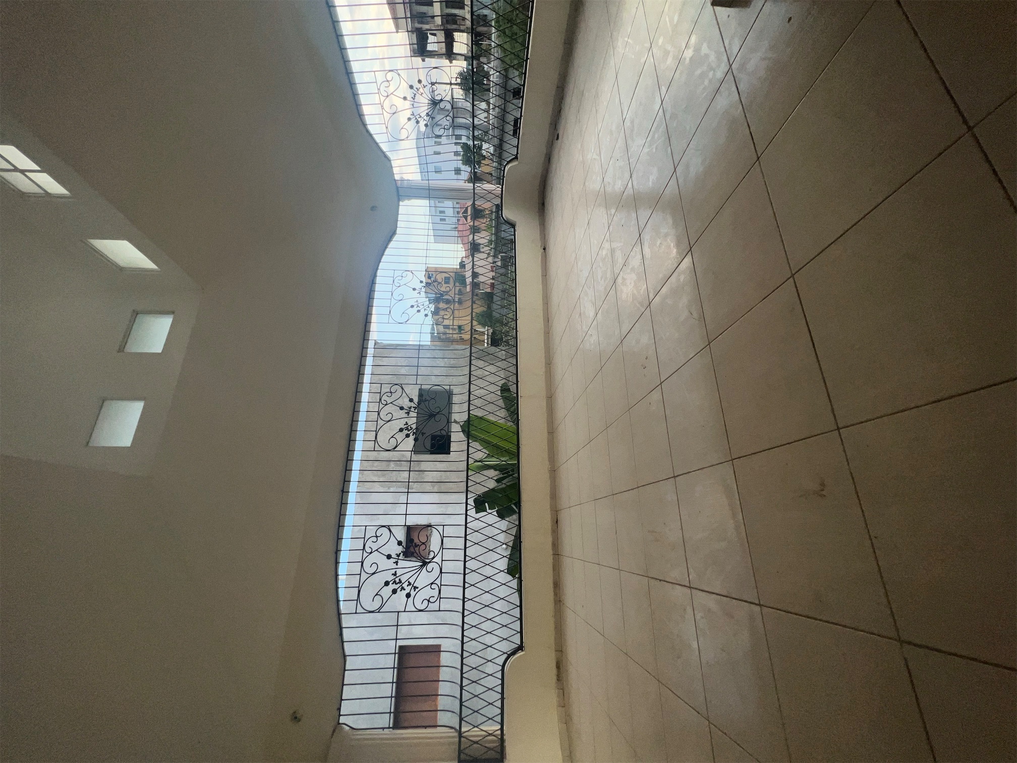 casas - Venta de casa en la autopista de san Isidro prado oriental con 5Hab y 4 Parqueos 4