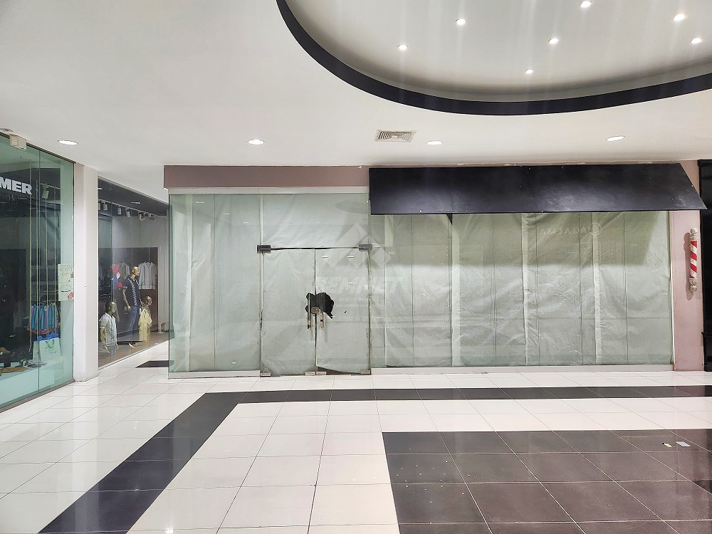 oficinas y locales comerciales - PRIMER NIVEL PLAZA INTERNACIONAL SANTIAGO  3