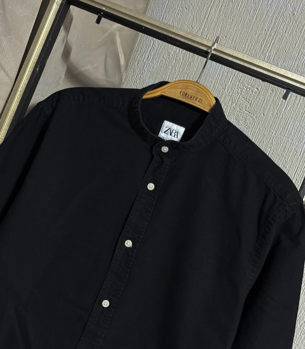 ropa para hombre - 🖤 Camisa Negra de Hombre – Estilo Minimalista  1