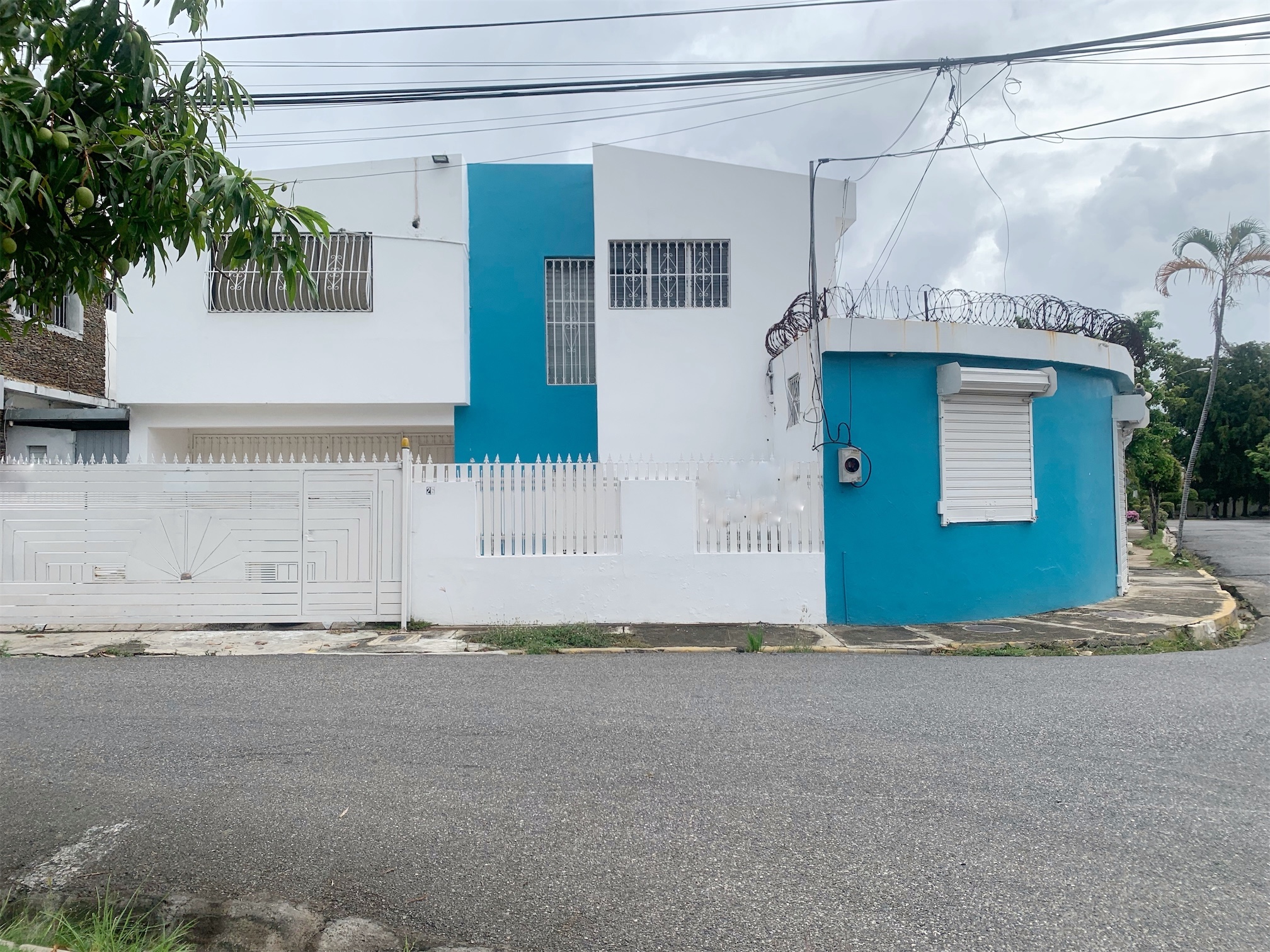oficinas y locales comerciales - Propiedad comercial esquinera  2