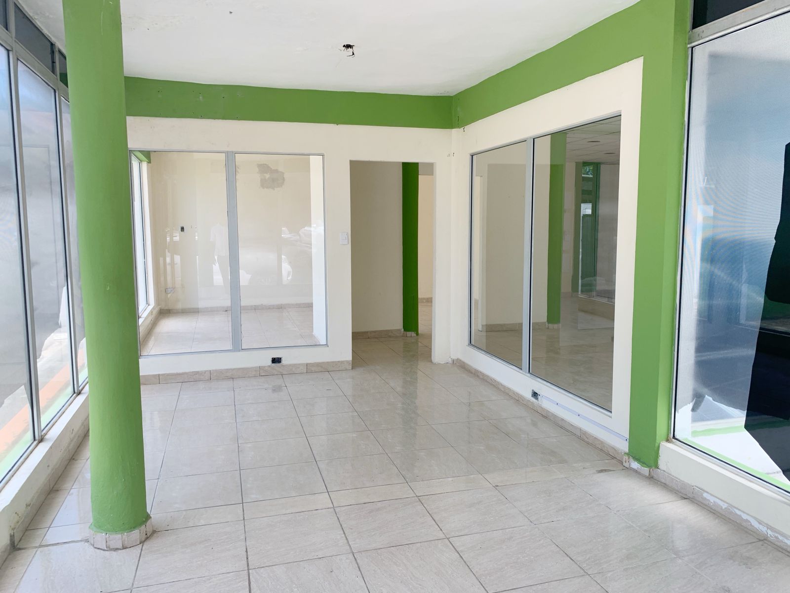 oficinas y locales comerciales - Local comercial Esquinero en alquiler gazcue 7