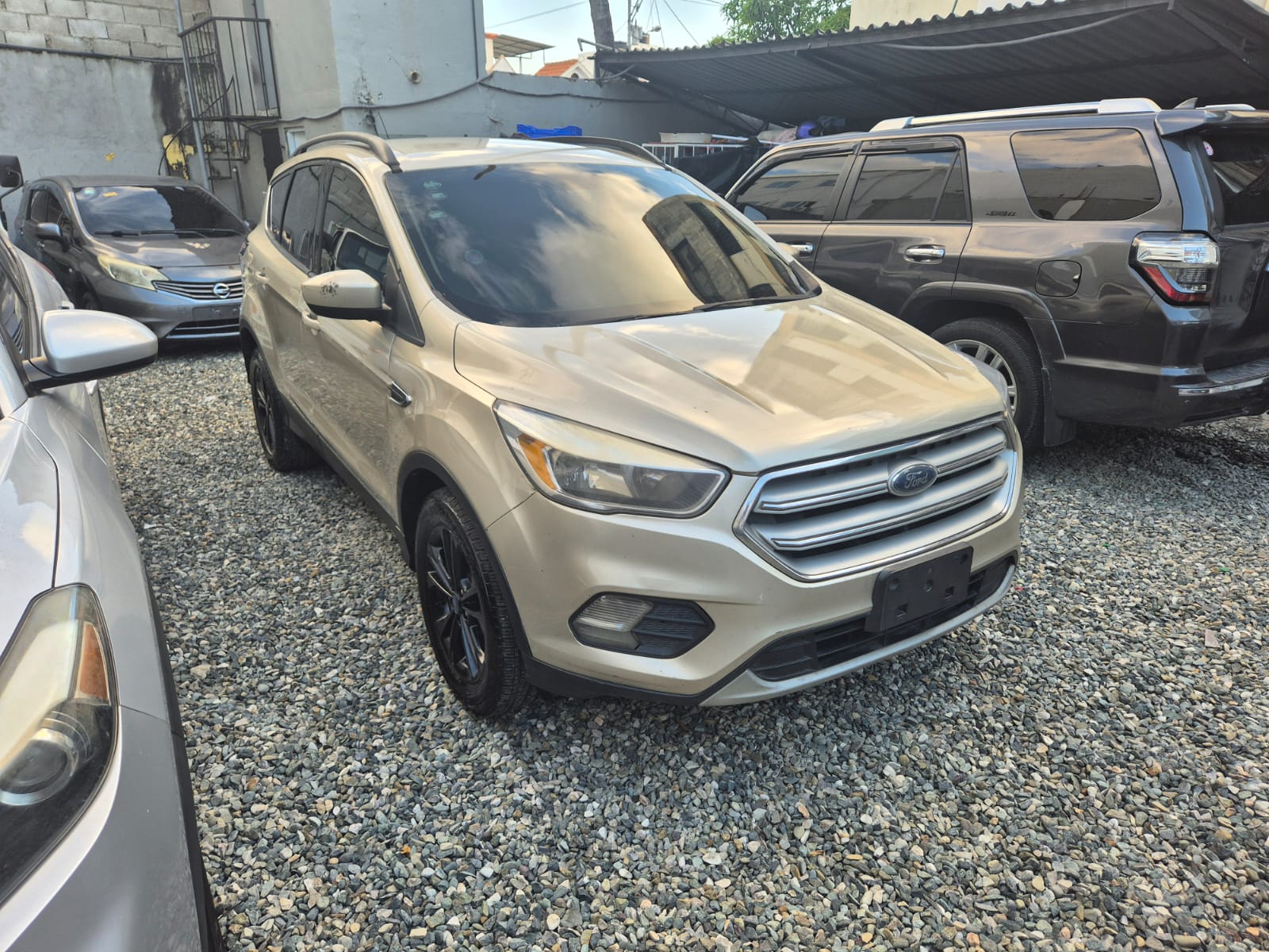 jeepetas y camionetas - Ford Escape 1.5T 2018 Inicial 
125 mil no importa el credito 1