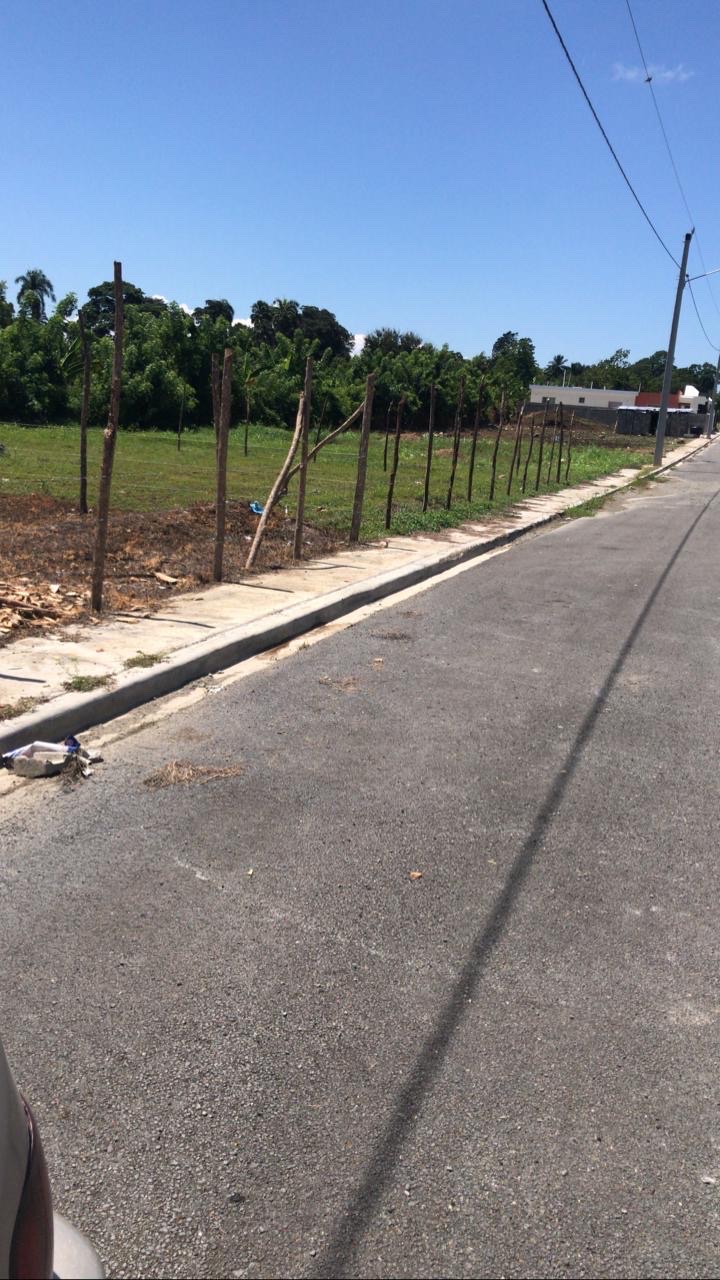solares y terrenos - VENDO TERRENO 310 MTS,ZONA RESIDENCIAL,ENTRADA DE SALCEDO✅ 0
