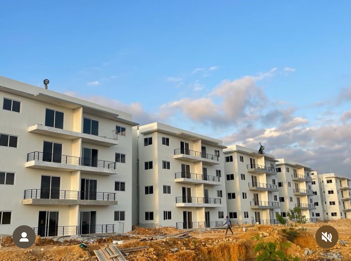 apartamentos - Boca chica separa con 10 mil pesos  0