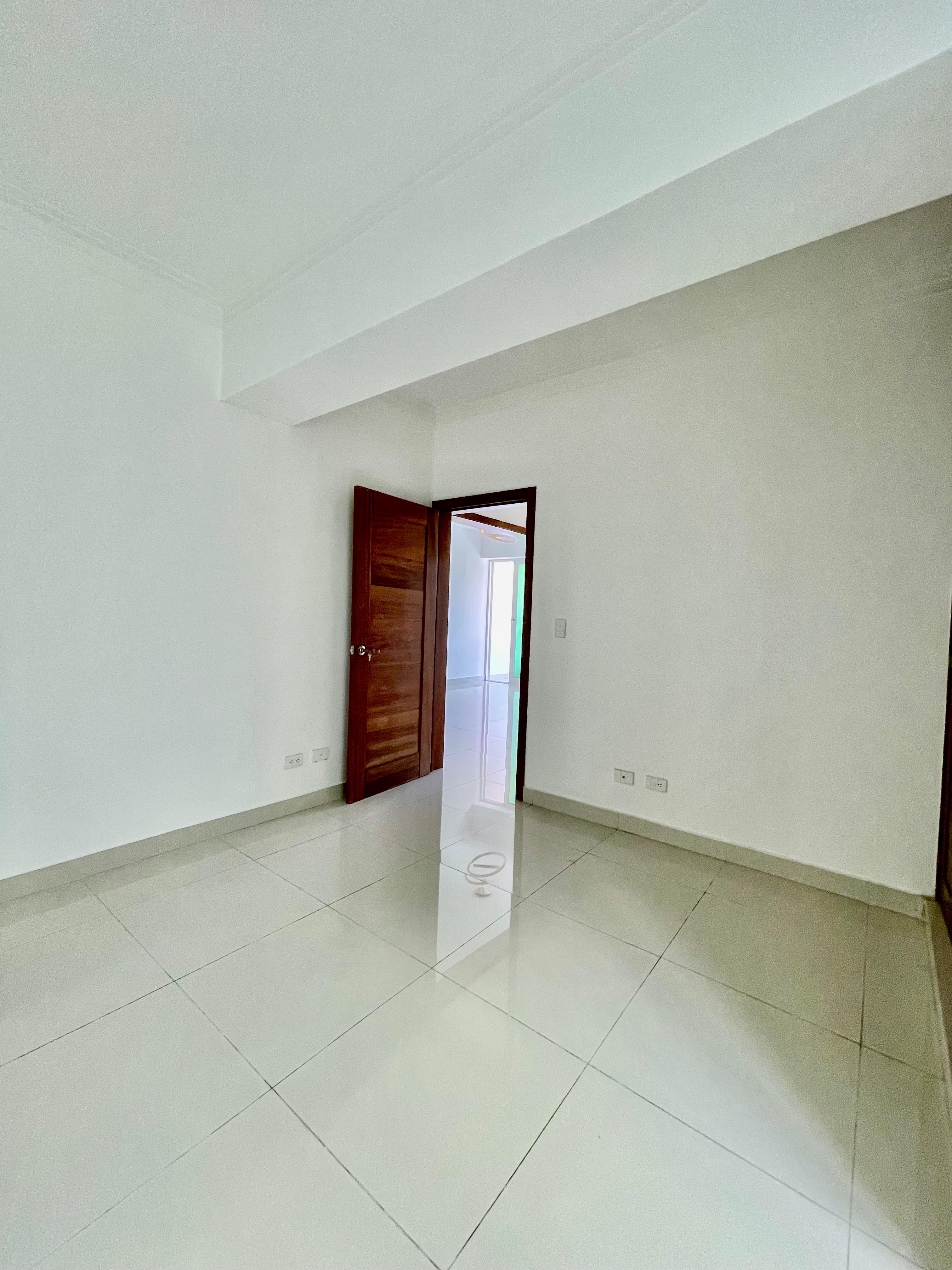 apartamentos - 📣*SE VENDE APTO* 📣  📍Urbanización tropical. 🔹3 8
