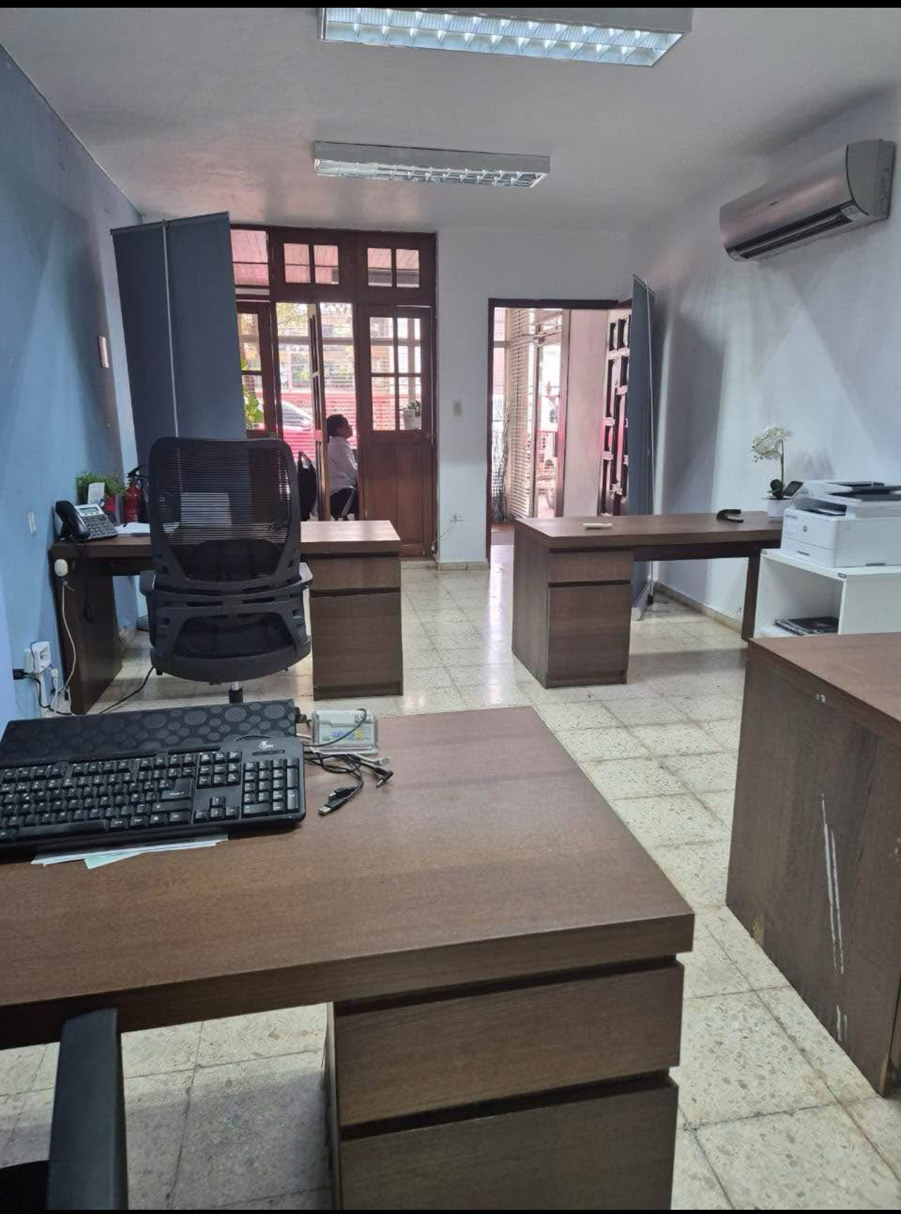 oficinas y locales comerciales - Local Comercial en la Av. Rómulo Betancourt, Santo Domingo Distrito Nacional 2