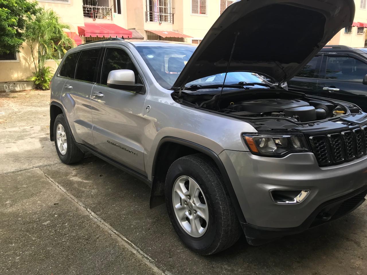 jeepetas y camionetas - Grand cherokee Laredo 4x4 2018  5