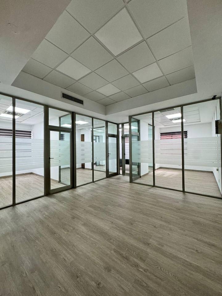 oficinas y locales comerciales - Locales para Oficinas en Ensanche Paraíso Recién r 8