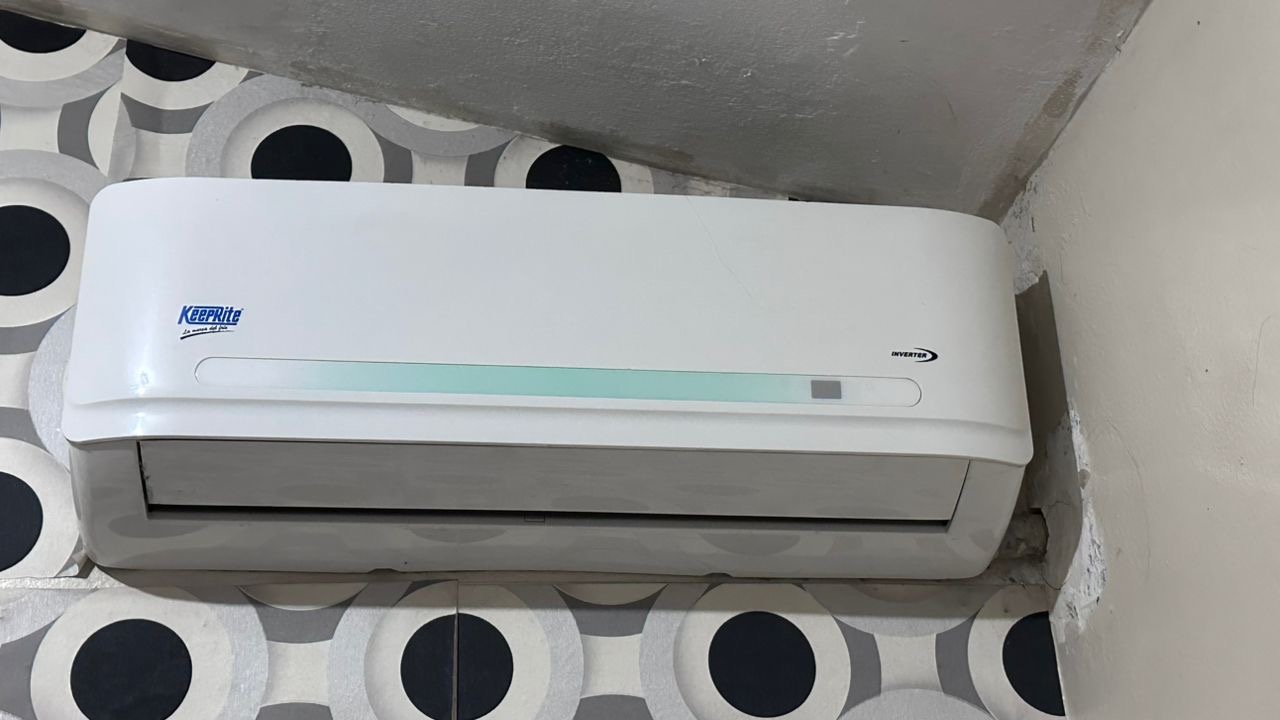 aires acondicionados y abanicos - Aire acondicionado split inverter 12,000 BTU 0