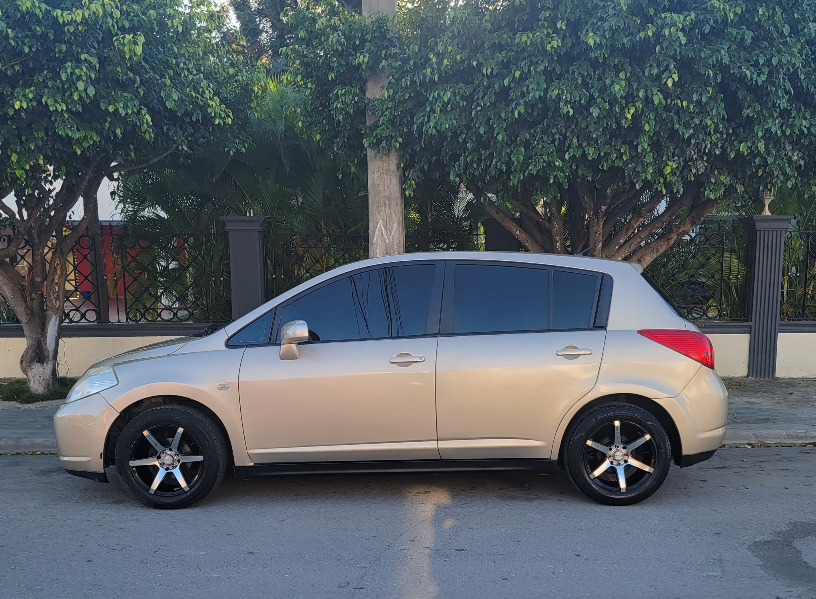 carros - Nissan Tiida Hatchback Sport 2007