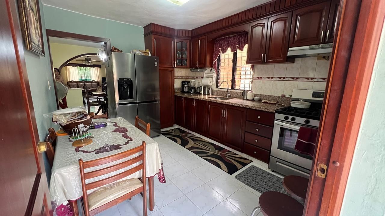 casas - Casa de dos niveles en venta, en Villa Aura Santo Domingo  3