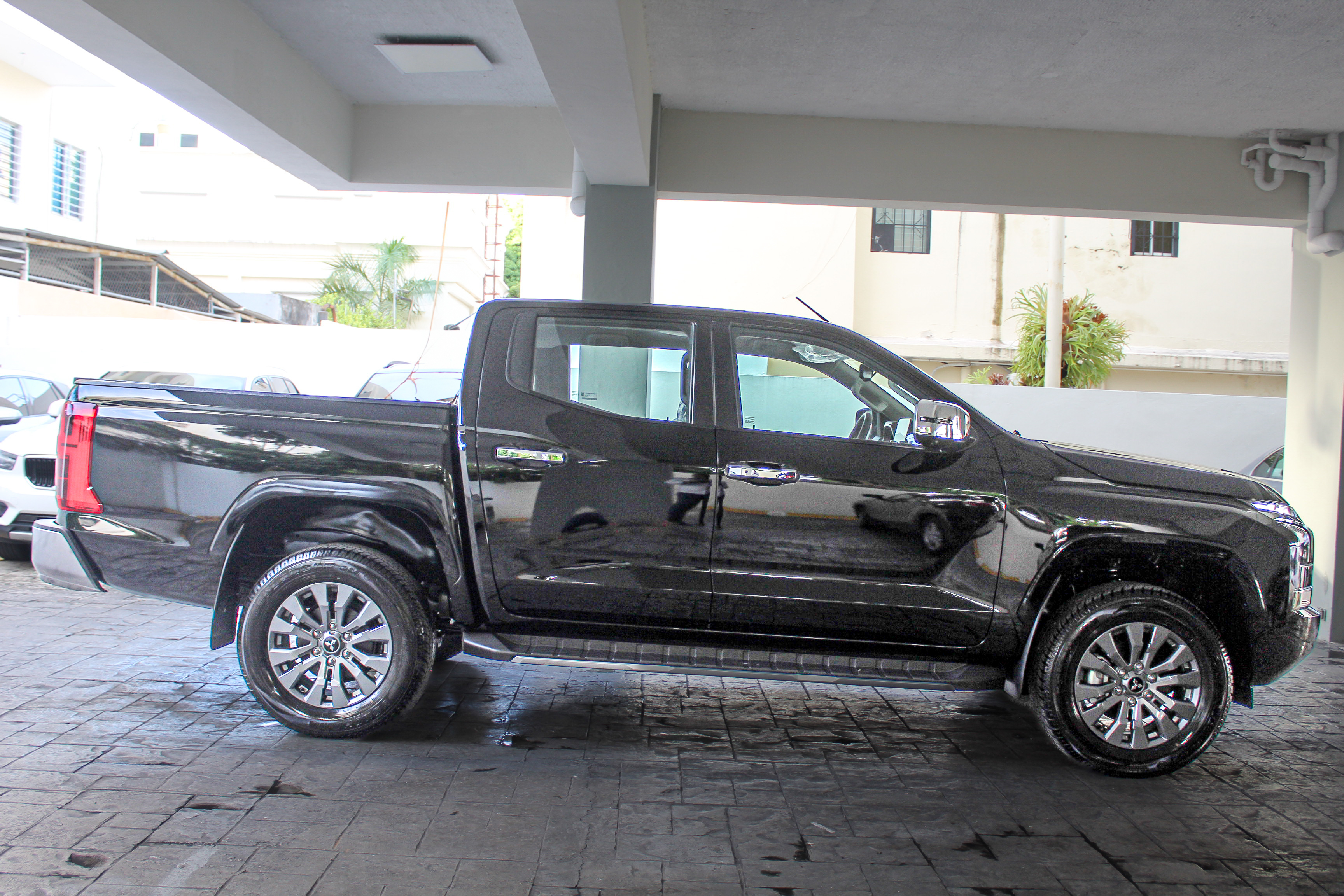 camiones y vehiculos pesados - Mitsubishi L 200 2025 6