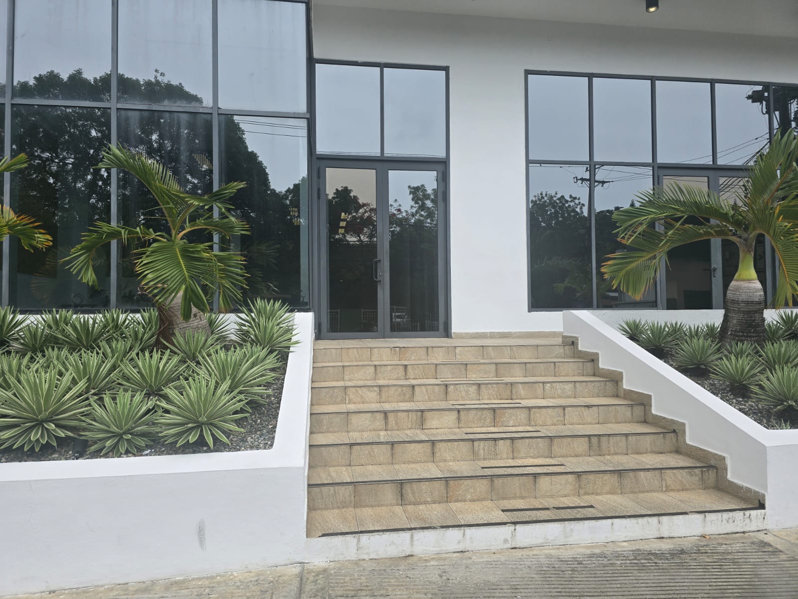 oficinas y locales comerciales - LOCAL PARA OFICINA EN ALQUILER LA ESPERILLA 0