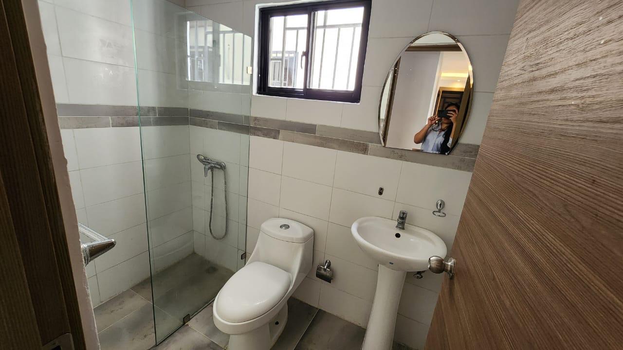 casas - Apartamento en renta con terraza Primer Nivel  6