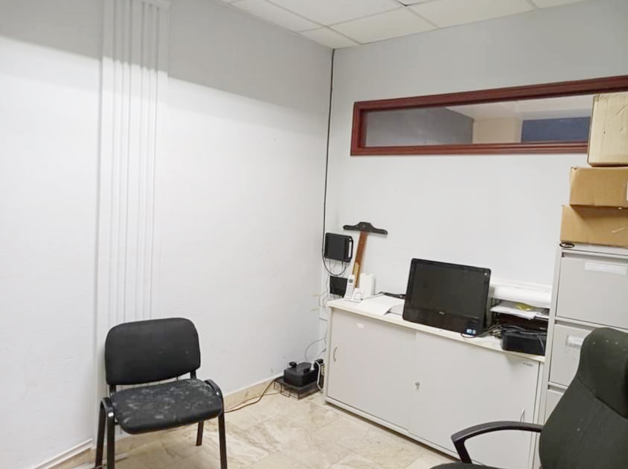 oficinas y locales comerciales - Local céntrico en los Prados 2