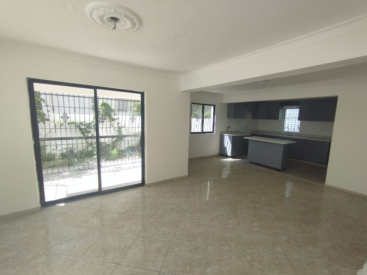 casas - Se Vende Casa en Los Rios Sector Colinas del Seminario.
200mst
RD$15,500.000 3