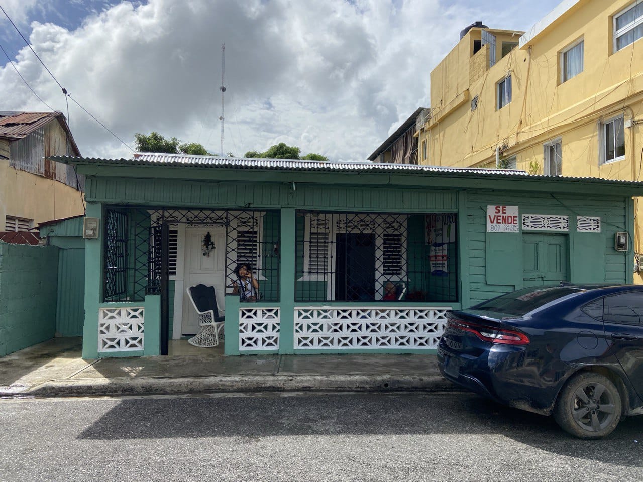 solares y terrenos - Se vende solar con mejora (casa de madera). 