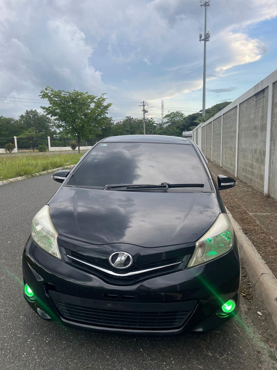 carros - Toyota Vitz Jewela 2012 el full 2