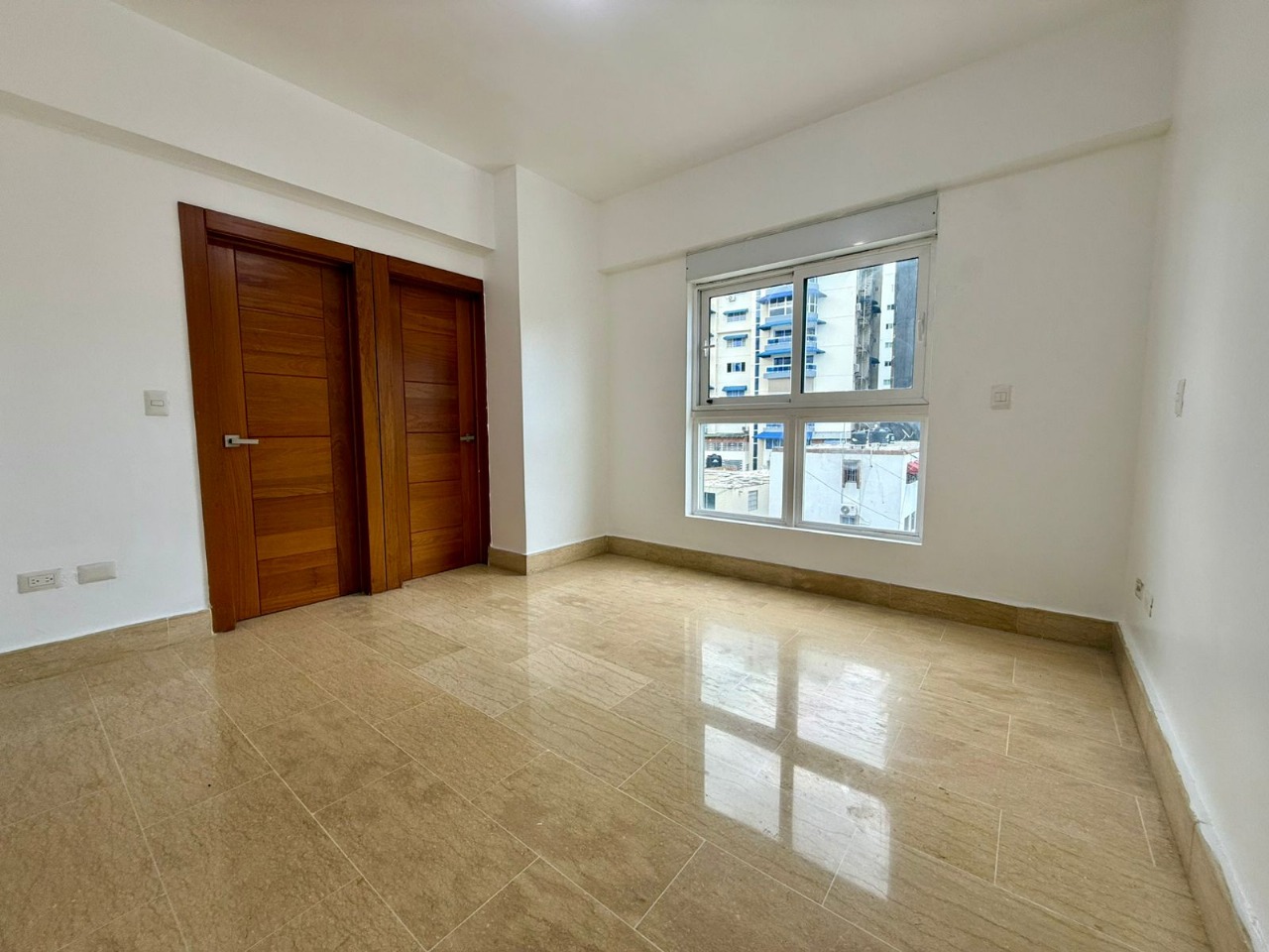 apartamentos - Bella Vista, Amplio apartamento con Balcón, 220mts 3