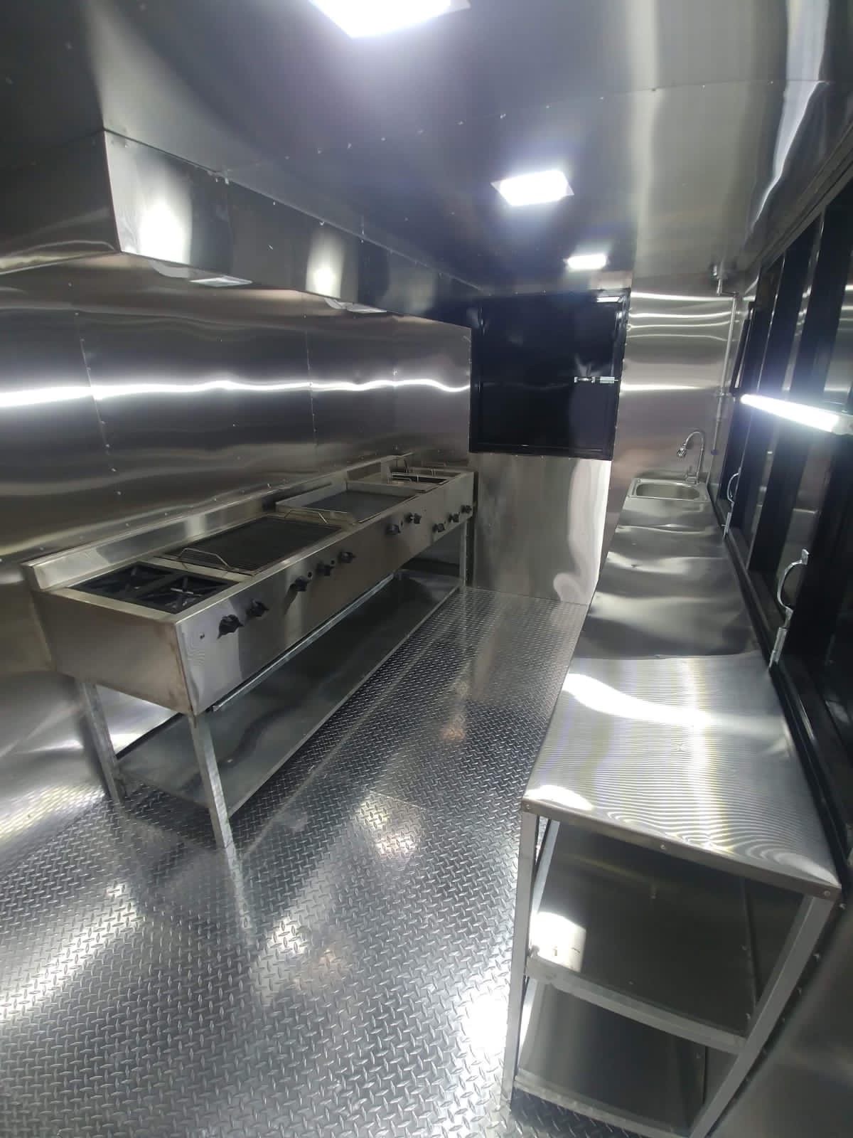 servicios profesionales - Preparación de estructura Food Truck.
¡Damos forma a tu idea sobre ruedas! 4