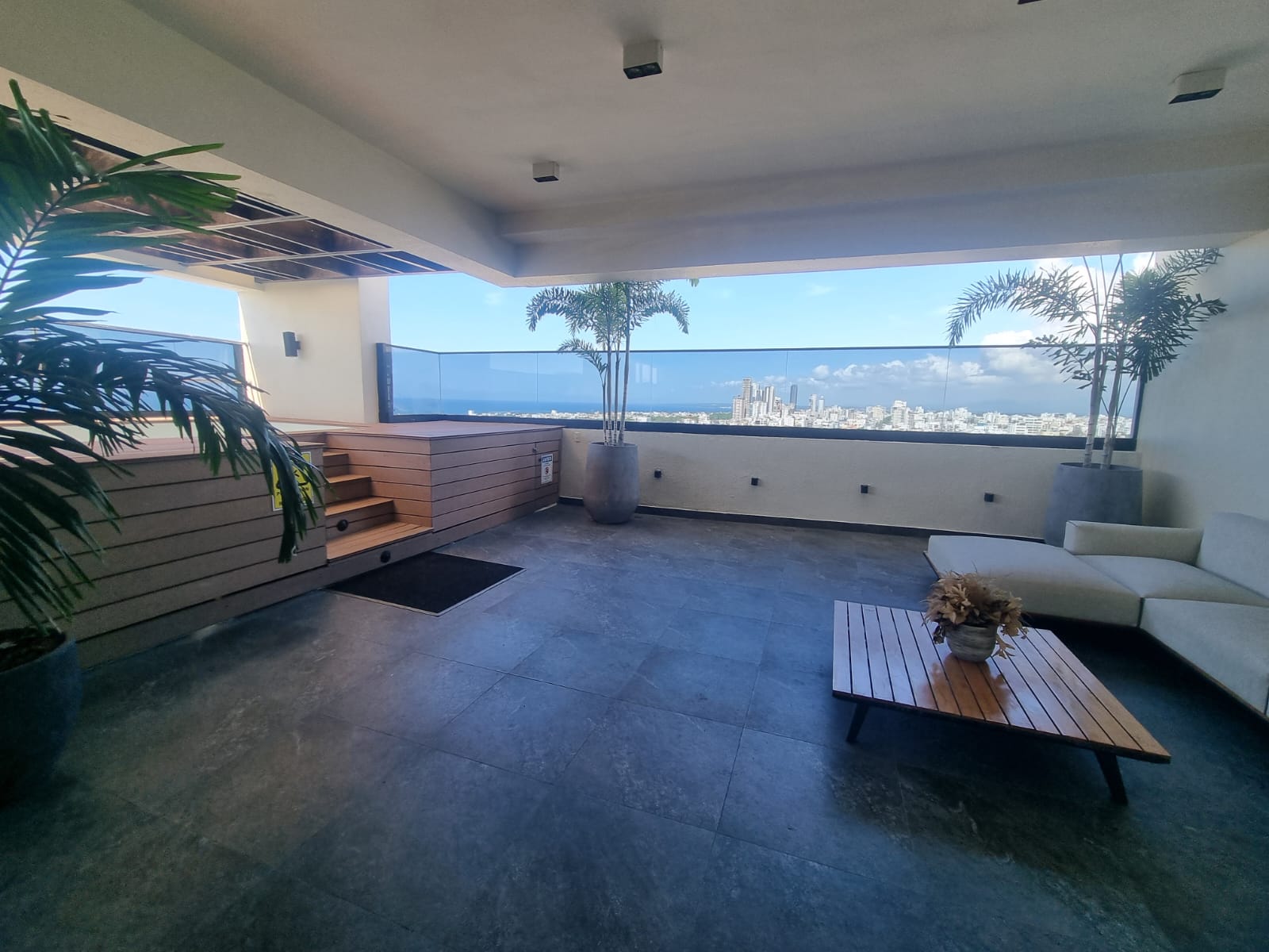 apartamentos - *BELLA VISTA  ALQUILO MODERNA TORRE CON AREA SOCIALES SIN INTERMEDIARIOS*