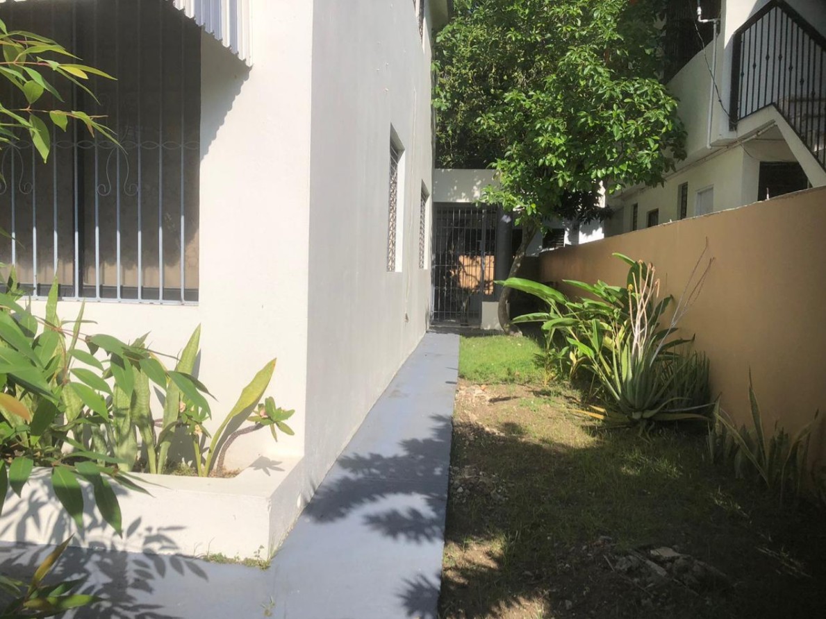 casas - Casa de 2 niveles en Venta en Santiago 2