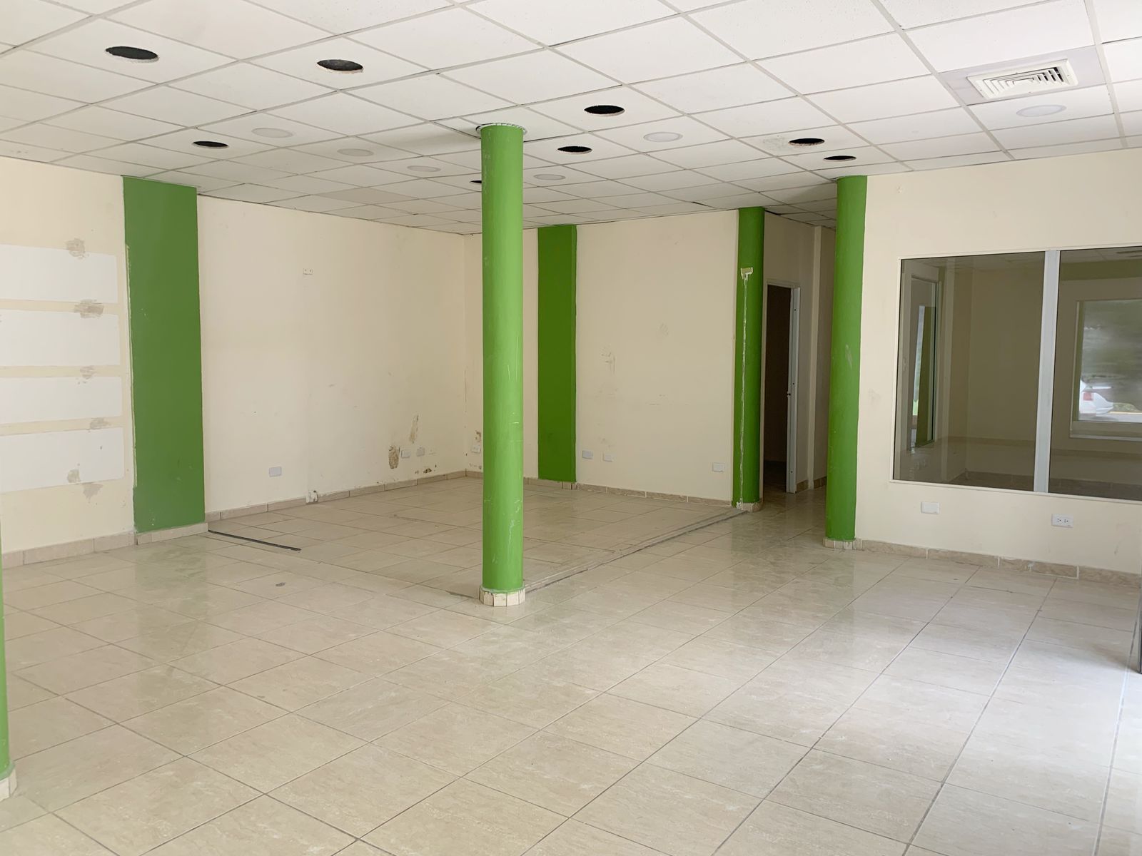 oficinas y locales comerciales - Local comercial Esquinero en alquiler gazcue 5