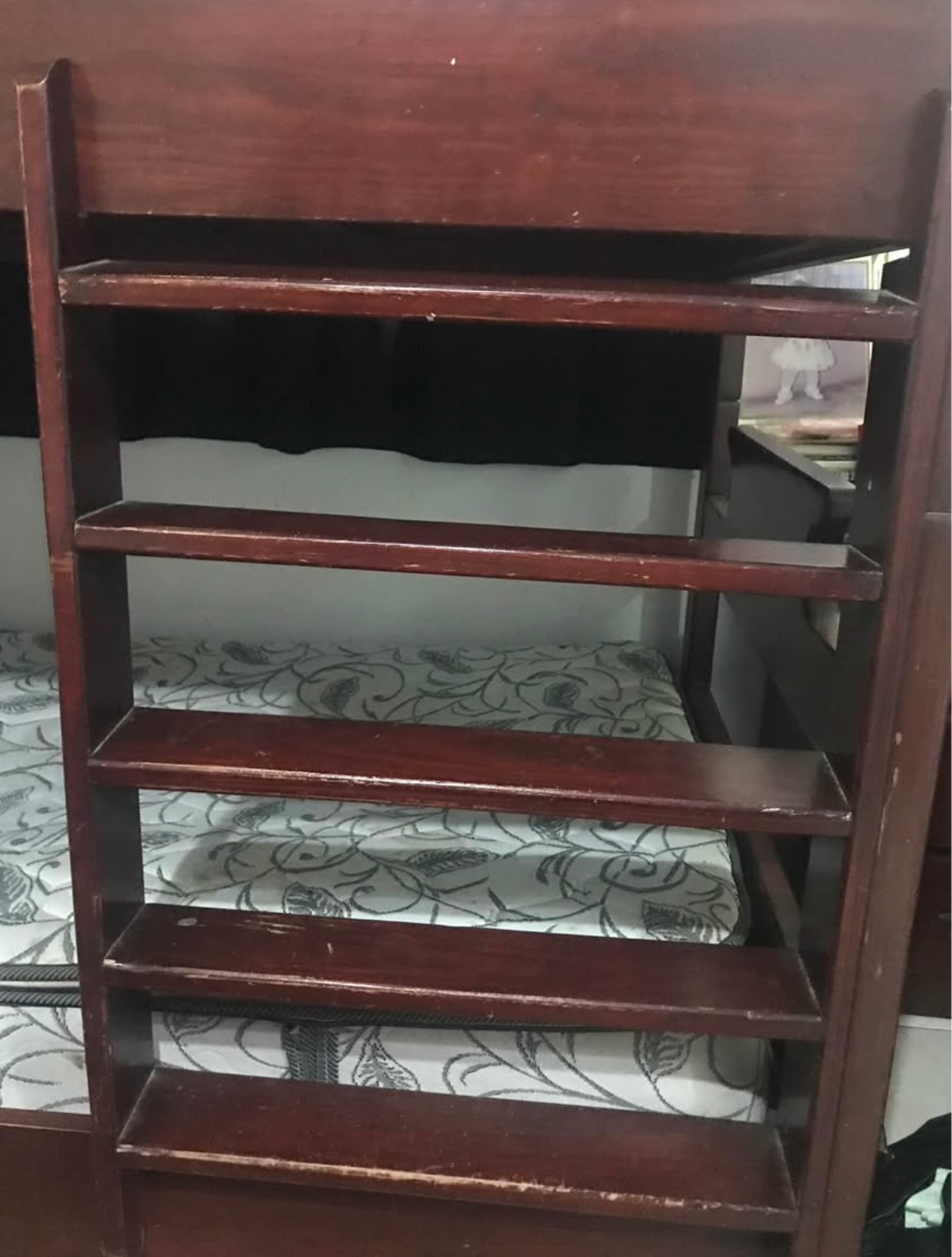 muebles y colchones - Camarote de madera Antirroba con sus colchones  2