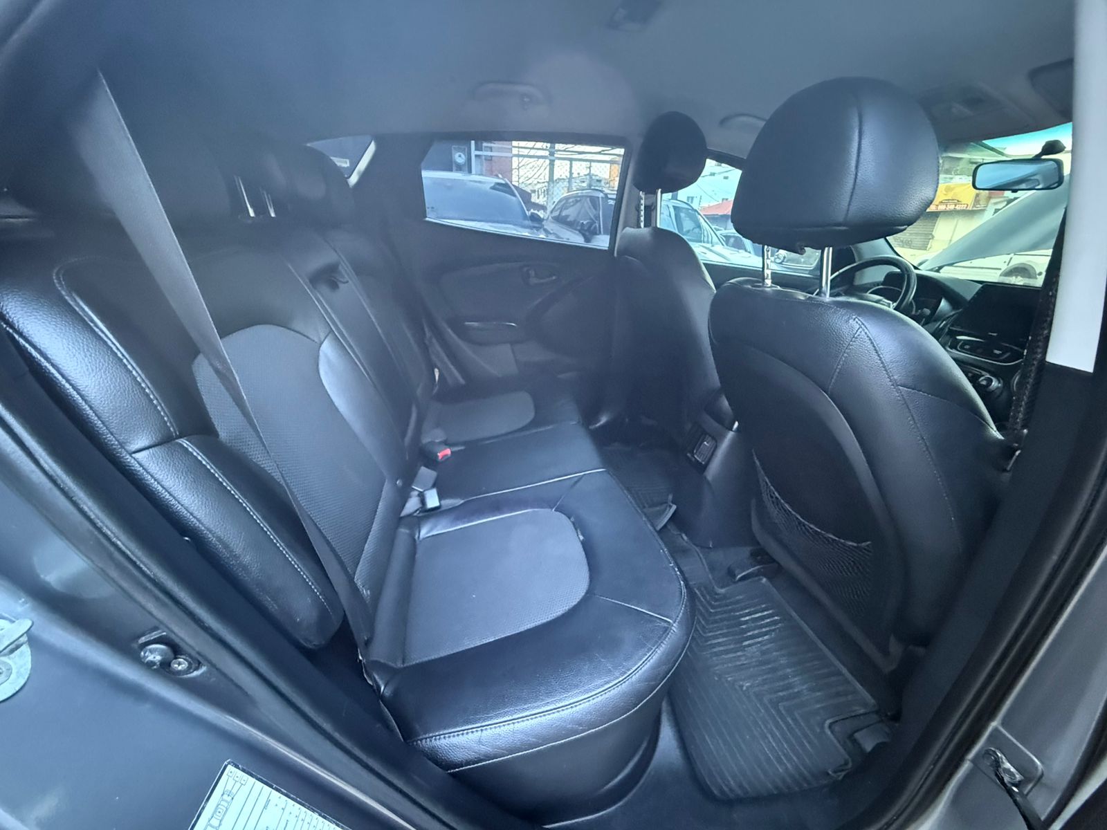 jeepetas y camionetas - HYUNDAI TUCSON SE 2015 GRIS 9