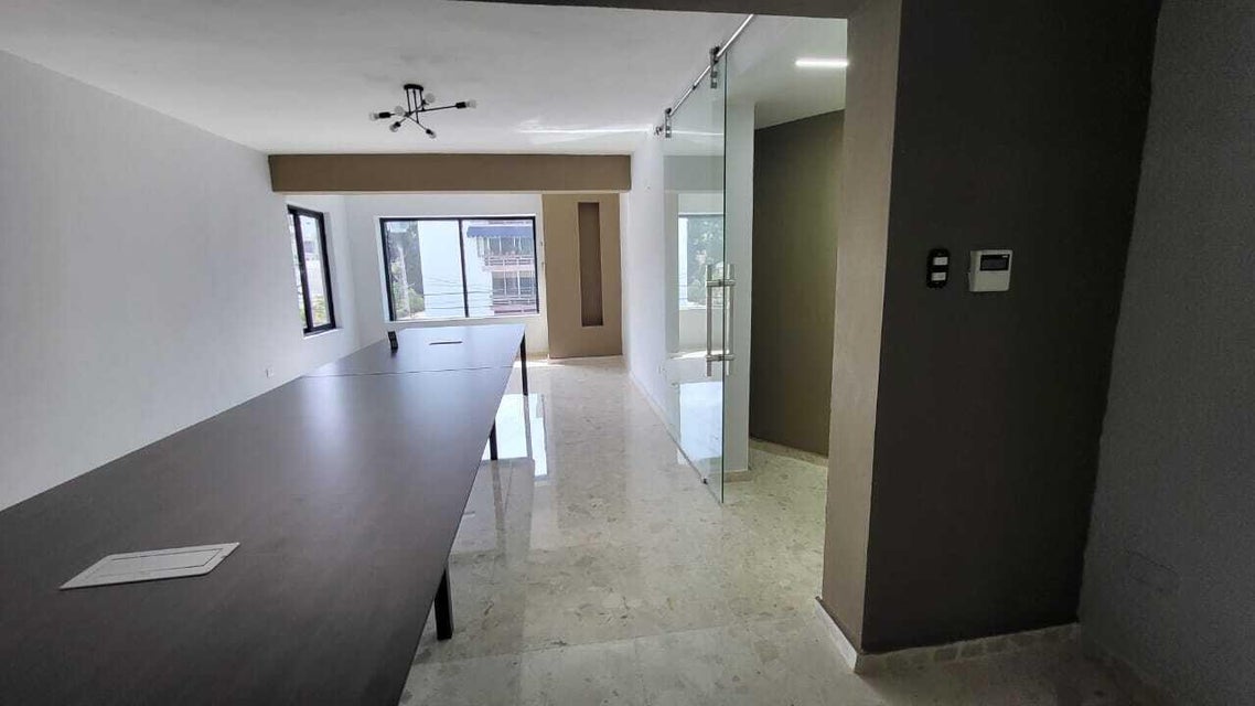 oficinas y locales comerciales - Oficina en alquiler en Gazcue 4