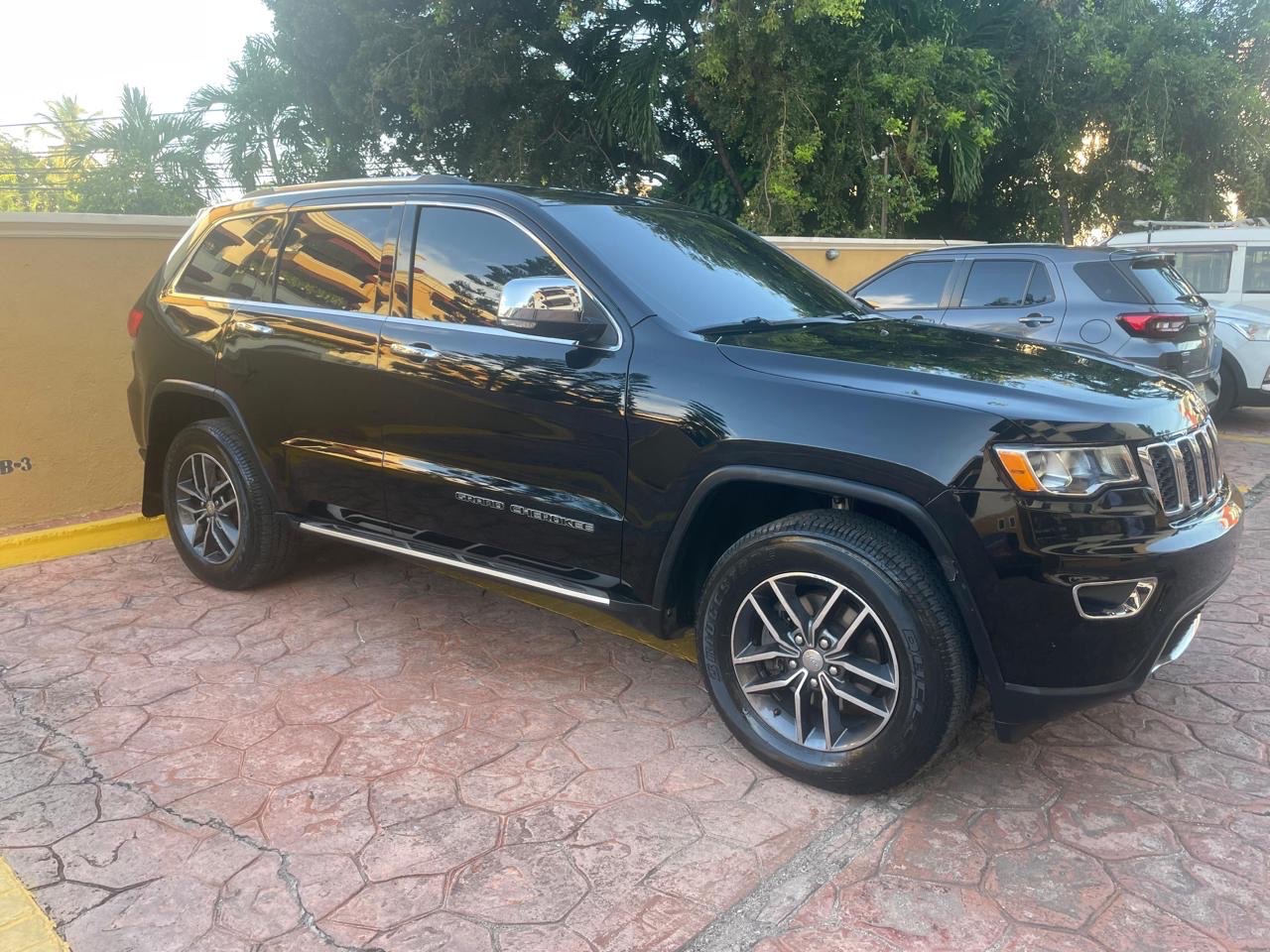 jeepetas y camionetas - vendo Jeep grand Cherokee limited 2018 1