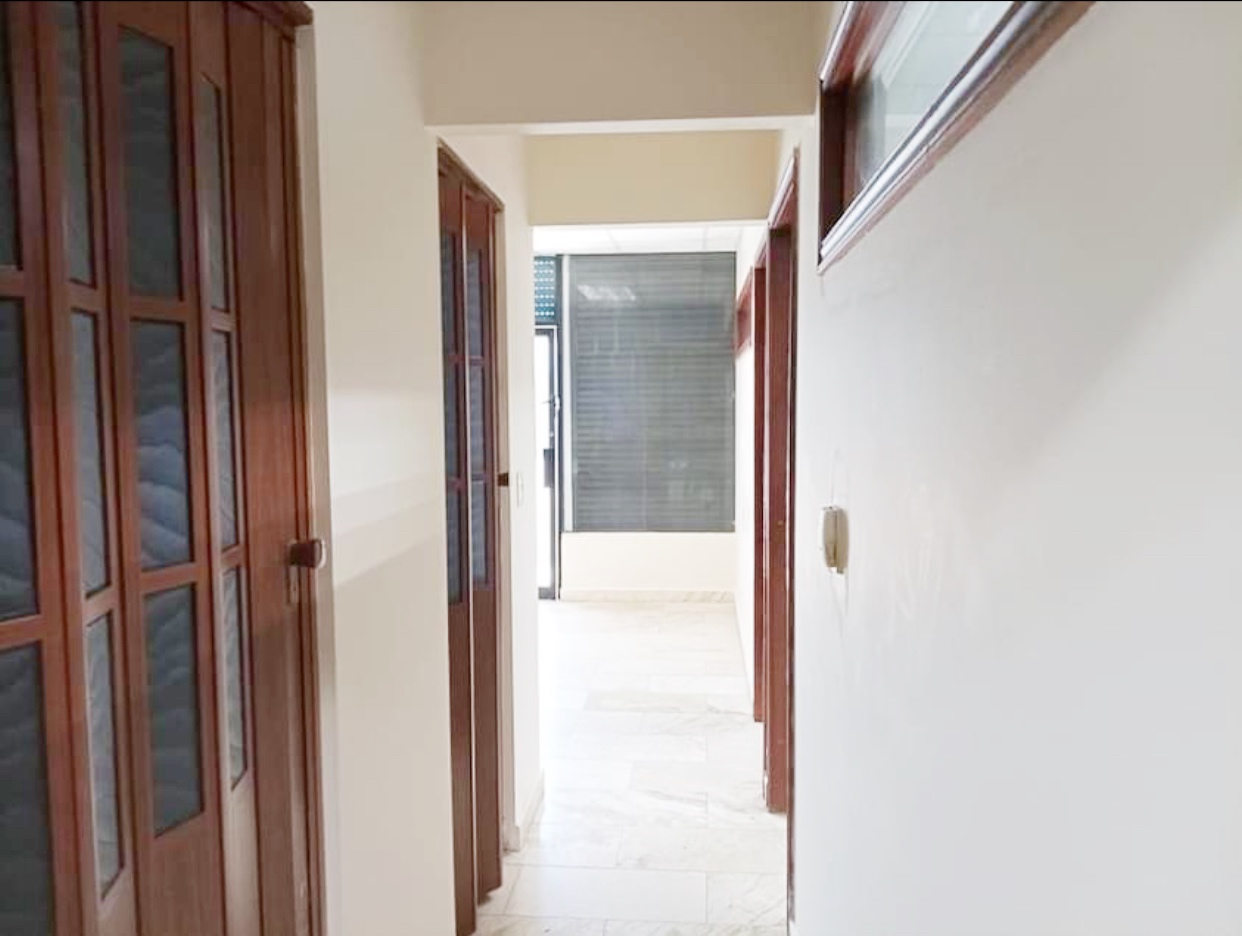 oficinas y locales comerciales - Local céntrico en los Prados 3