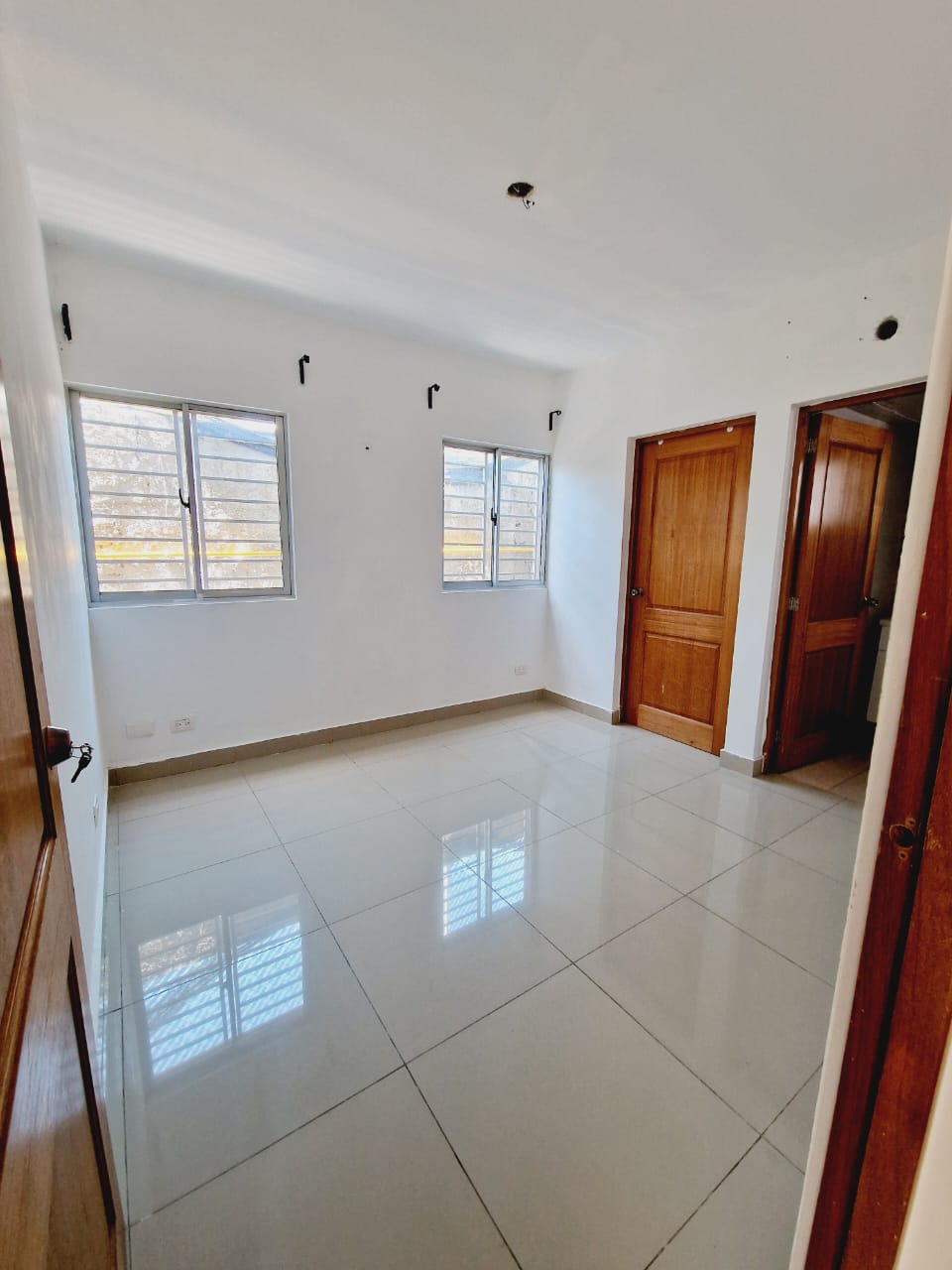 apartamentos - En venta apto de  2 habitaciones  2 baños Sala com 5