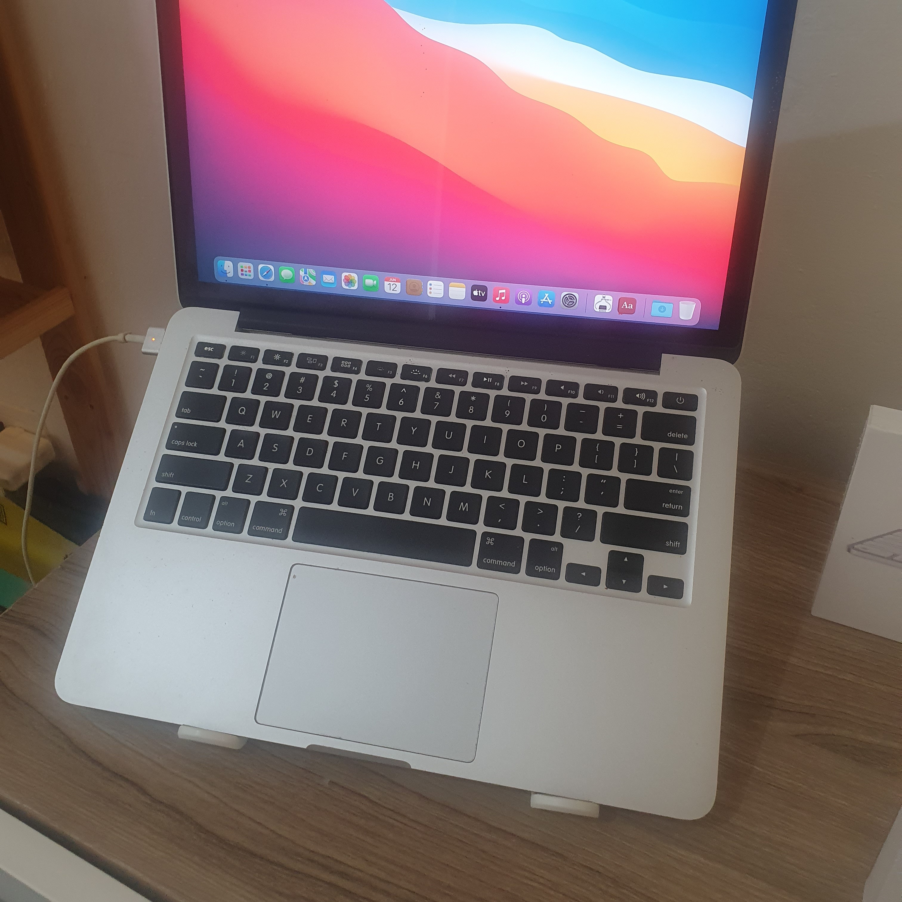 computadoras y laptops - Laptop MacBook Pro 2015, pant Retina 13,3'', 128GB, 8GB RAM, Core i5 como nueva