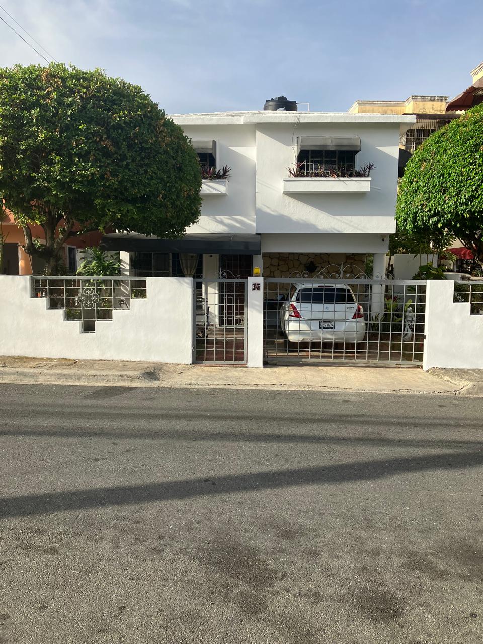 casas - CASA EN VENTA / ZONA RESIDENCIAL