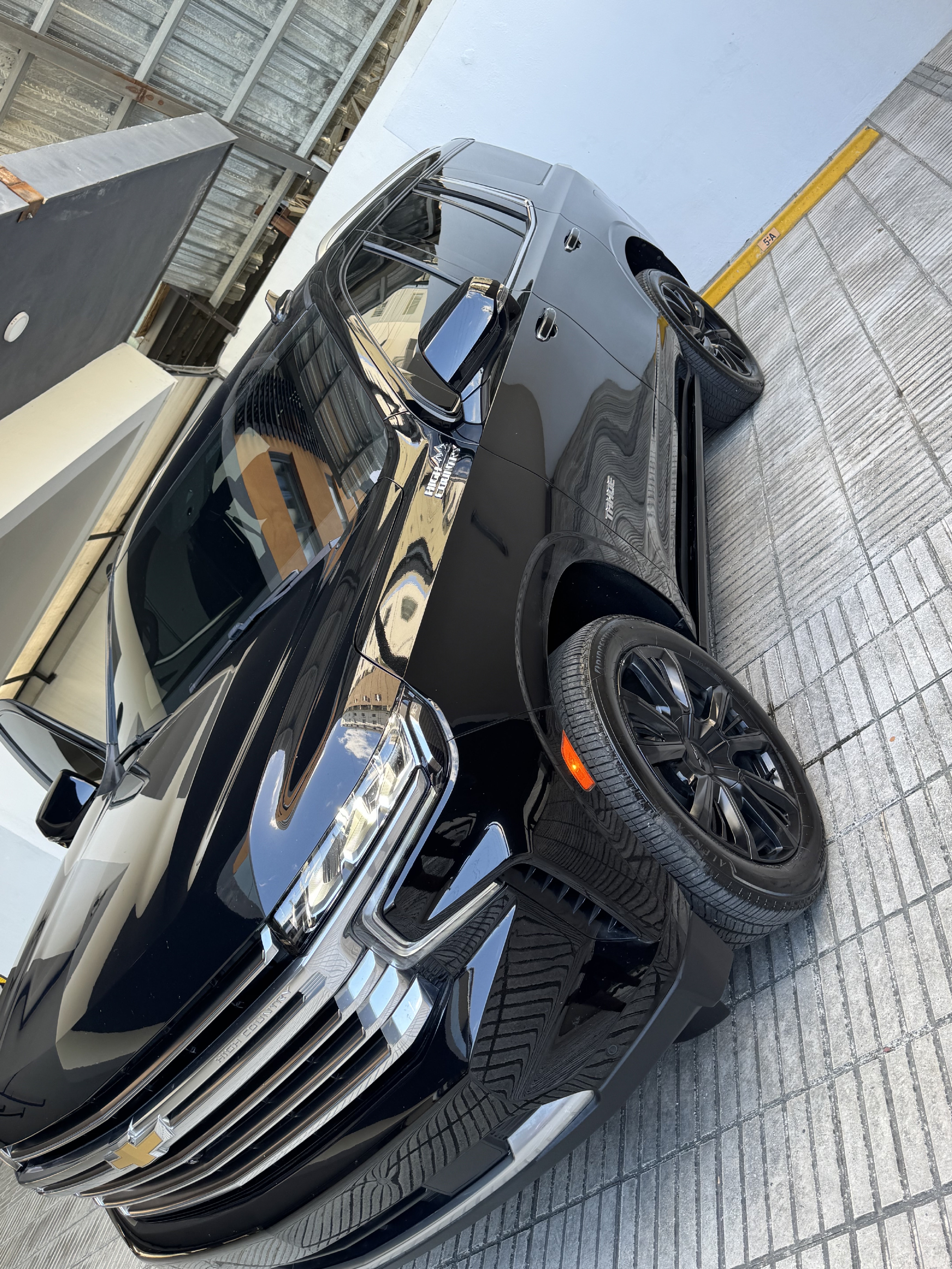 jeepetas y camionetas - Tahoe high country 2023 2
