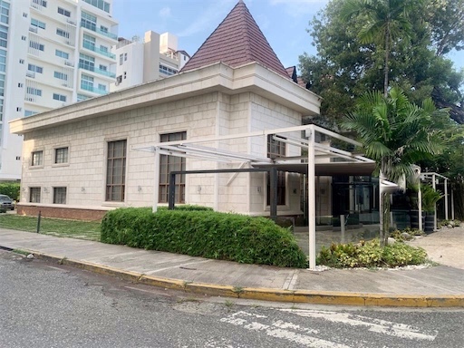 oficinas y locales comerciales - Amplio local esquinero 1