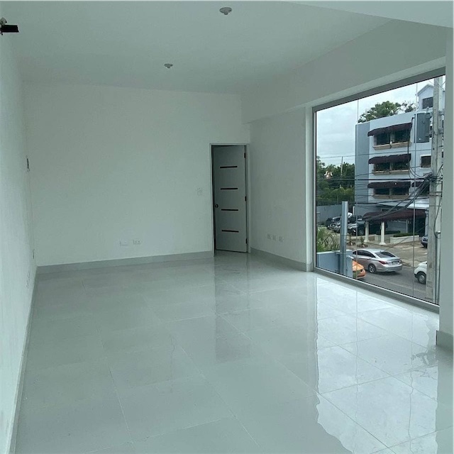 oficinas y locales comerciales - Venta de Local con gran visibilidad en el millon 2