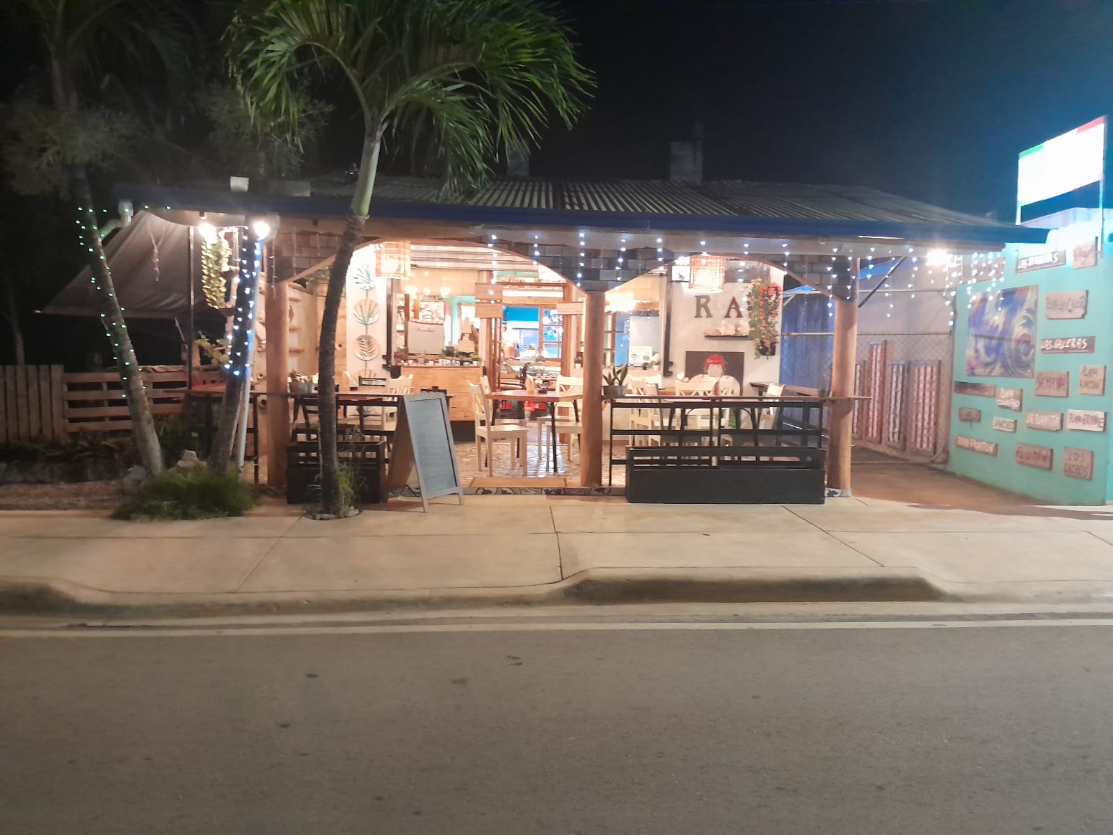 oficinas y locales comerciales - En venta: Pequeño restaurante familiar 1