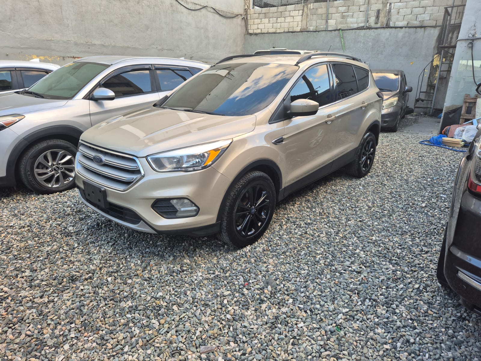jeepetas y camionetas - Ford Escape 1.5T 2018 Inicial 
125 mil no importa el credito